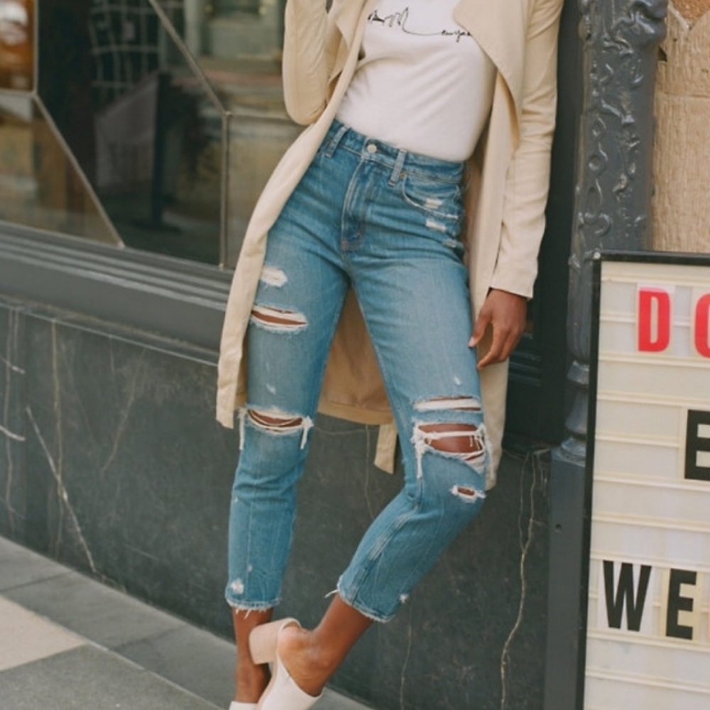 Abercrombie Fitch high rise curve love mom jeans